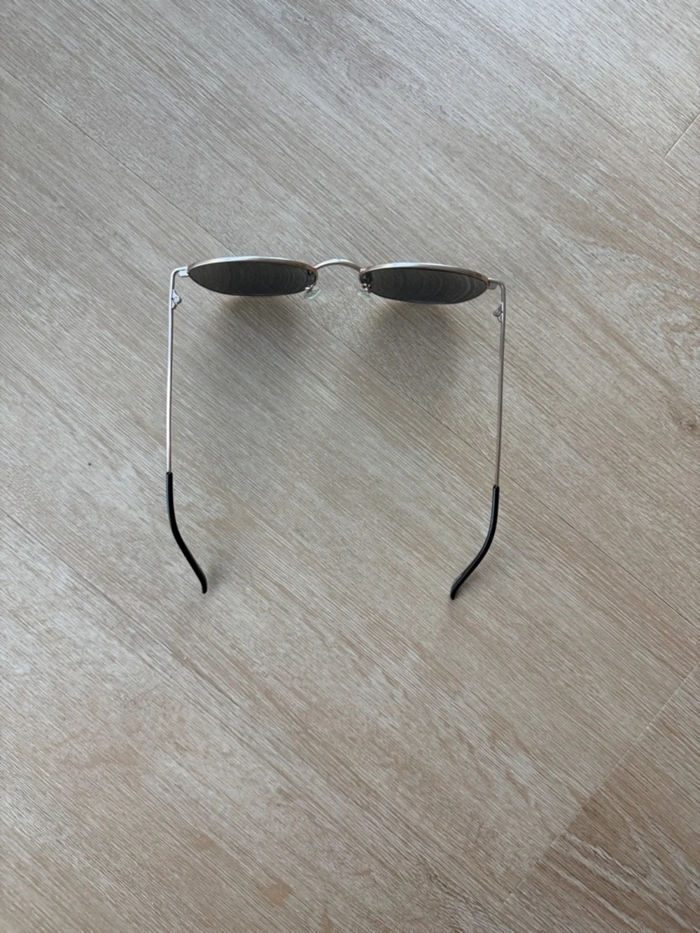 Quay Oversized Round Metal Sunglasses - Gold Frame with Dark Lenses - Picture 2 of 4